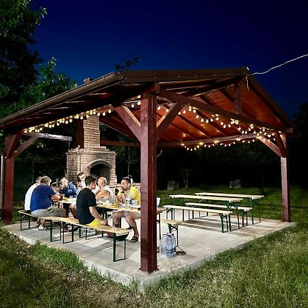 Hostel Horia Plopeni Kültér fotó